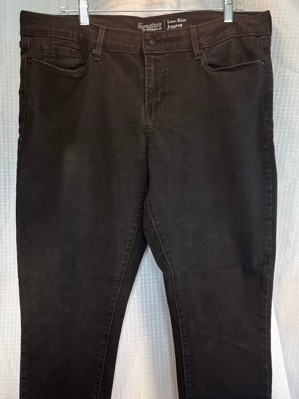 Signature by Levi Strauss & Co Low-Rise Jeggings Black size 18M 34x32